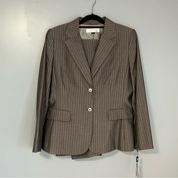 TAHARI Arthur S Levine SUIT COAT & PANTS GREY WITH WHITE PIN STRIPES SIZE 14 NWT - Picture 2 of 15